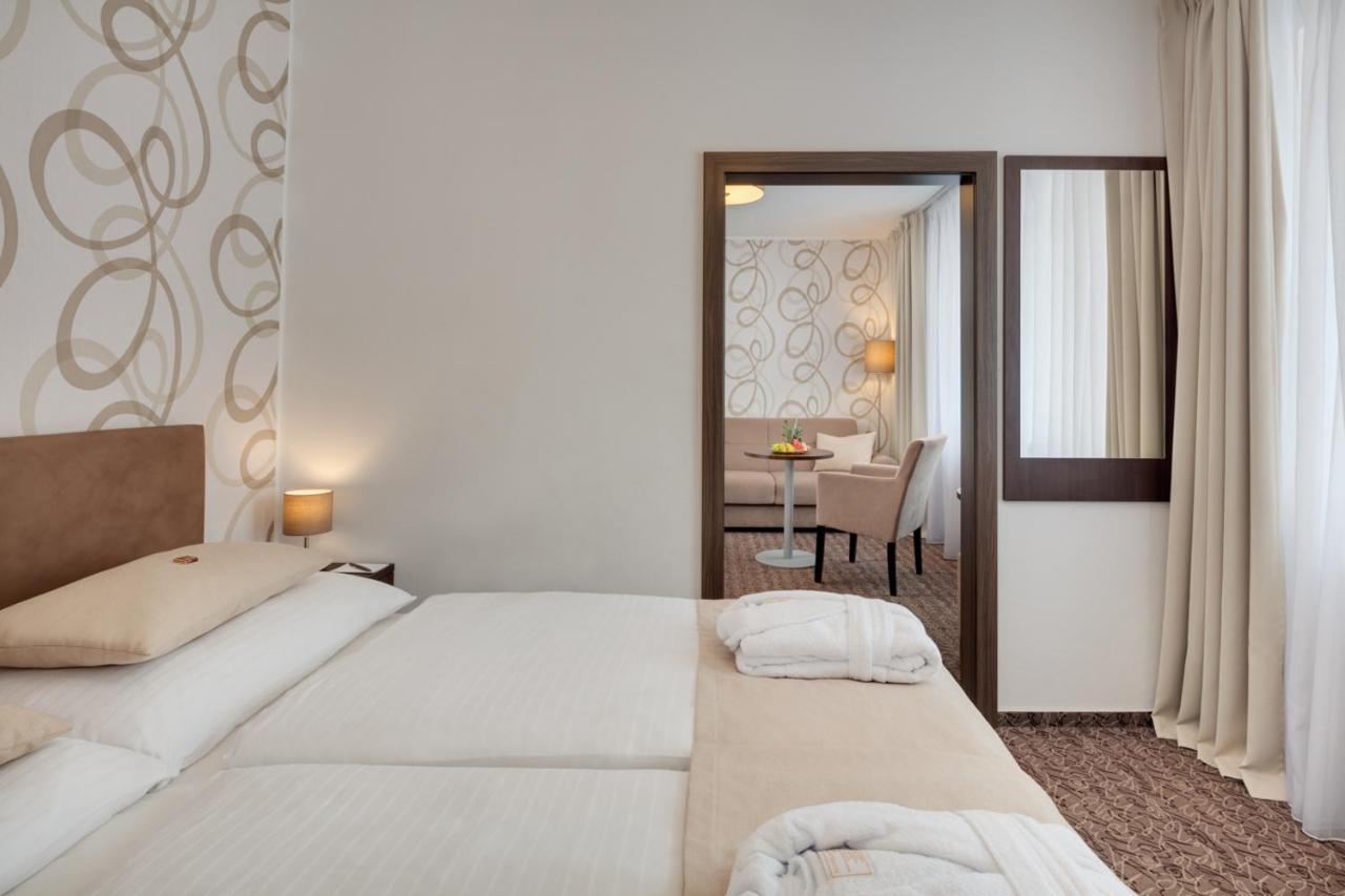 Hotel Atlas Бенешов Экстерьер фото