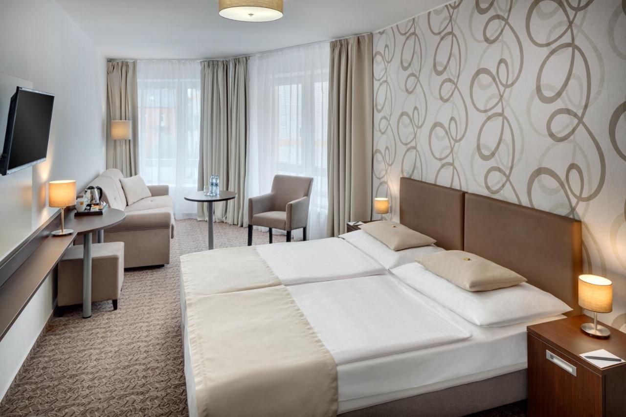 Hotel Atlas Бенешов Экстерьер фото