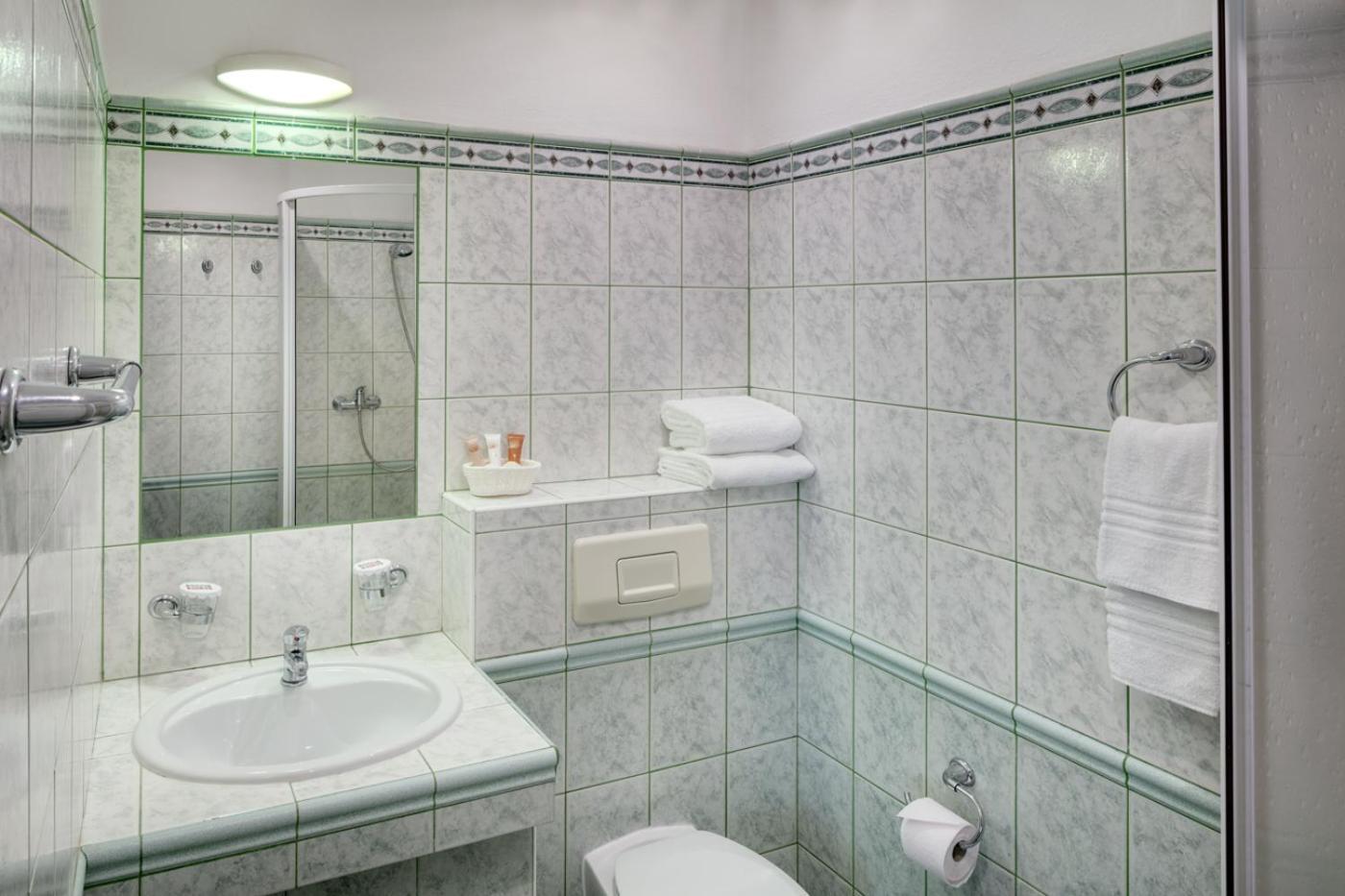 Hotel Atlas Бенешов Экстерьер фото