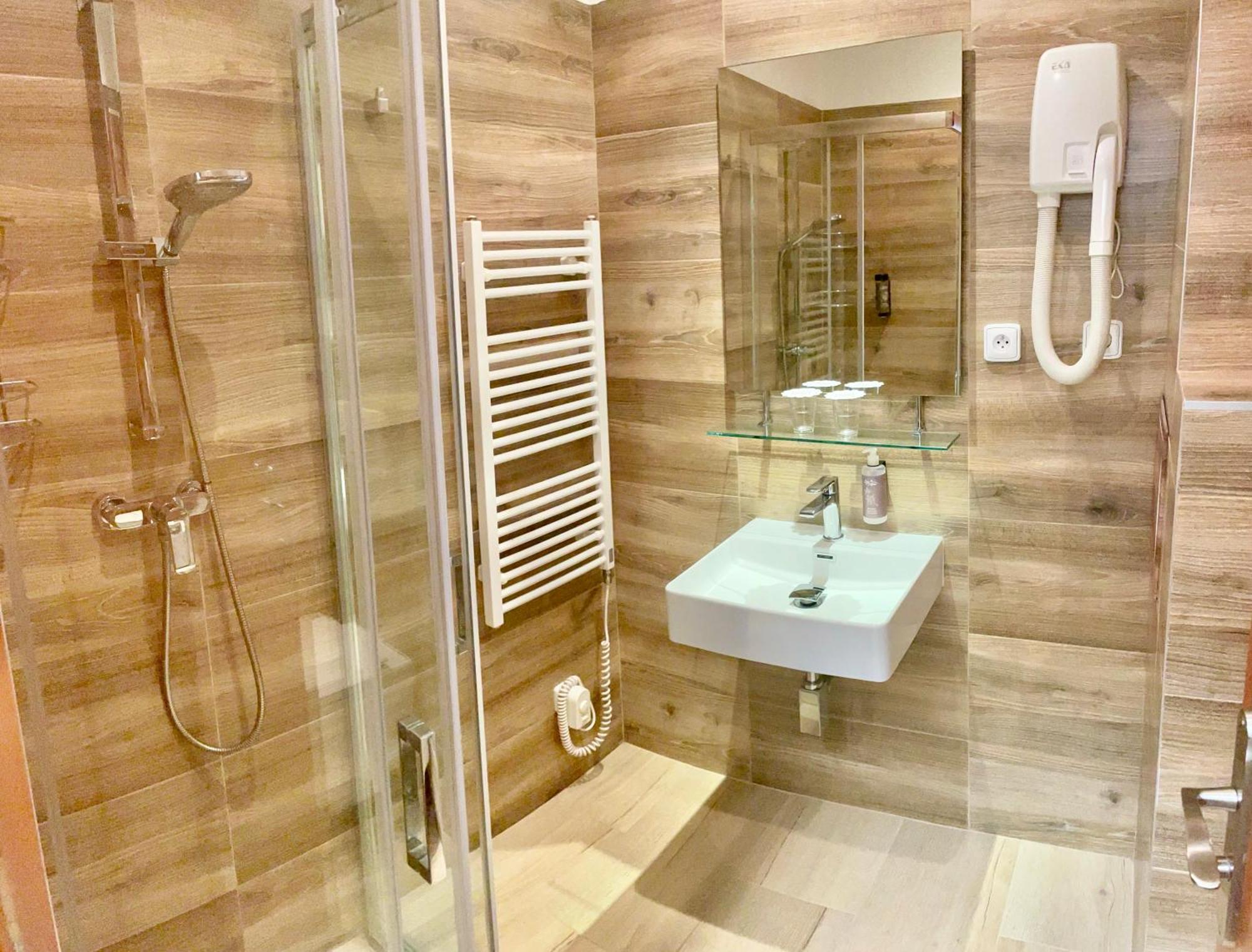 Hotel Atlas Бенешов Экстерьер фото