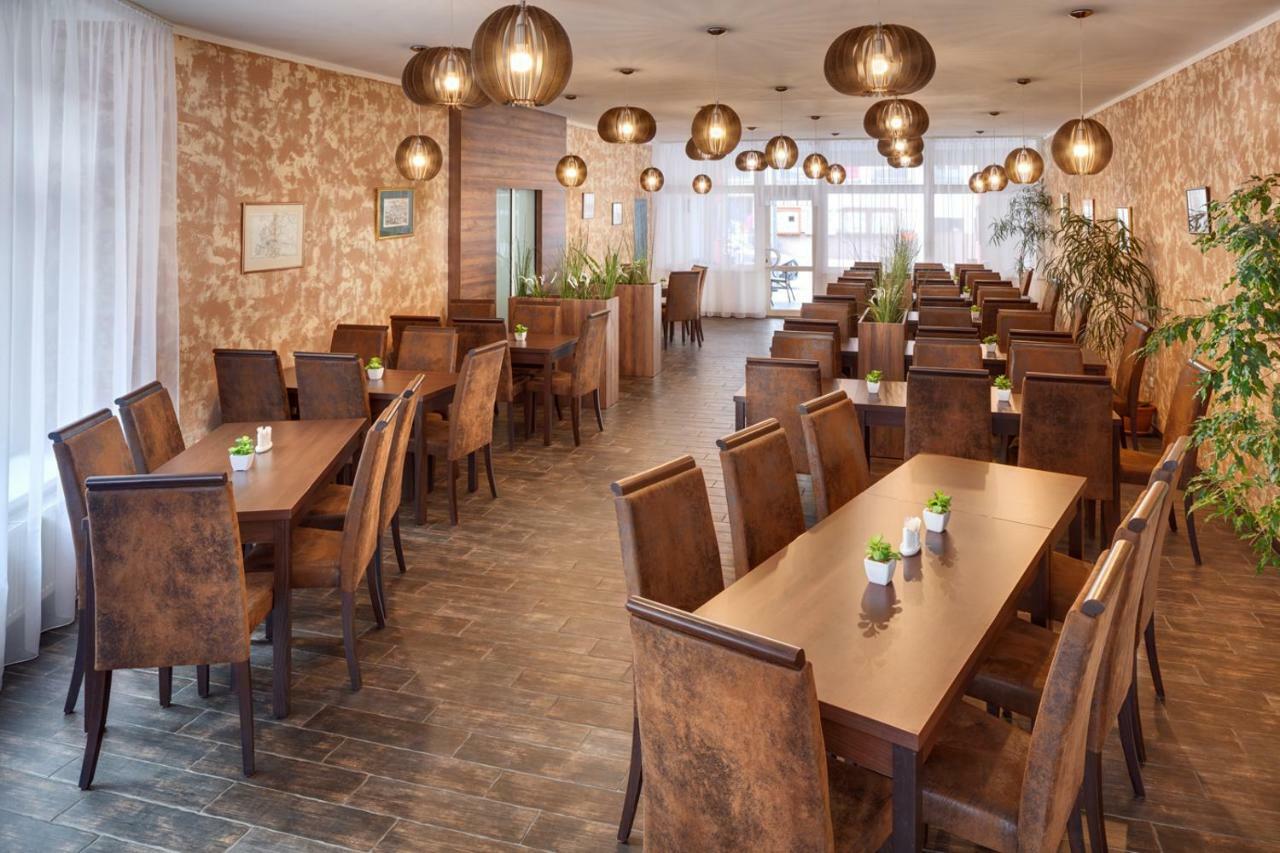 Hotel Atlas Бенешов Экстерьер фото